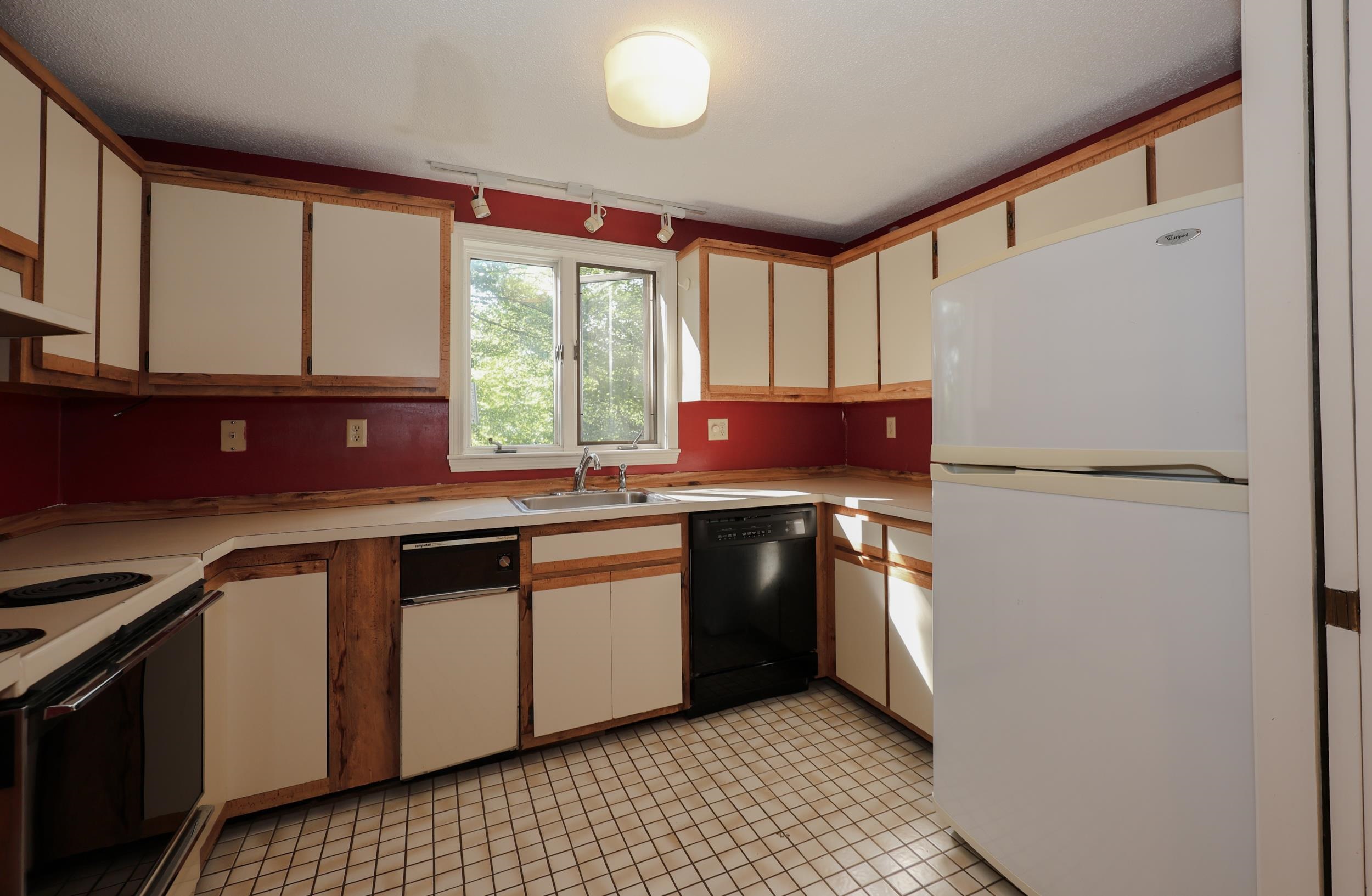 53 Winding Pond Road Londonderry, NH 03053 - Photo 13 of 58
