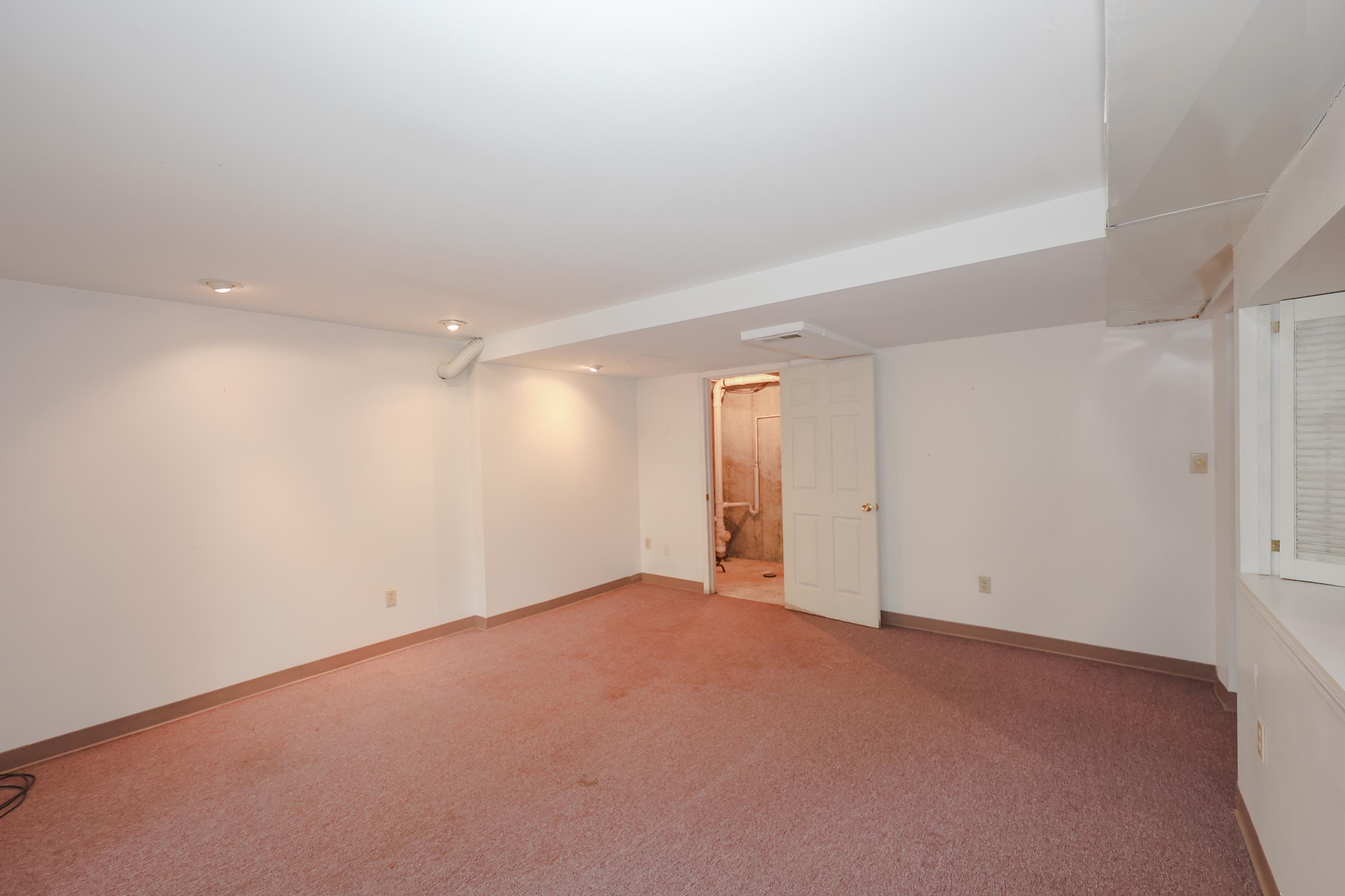 53 Winding Pond Road Londonderry, NH 03053 - Photo 37 of 58