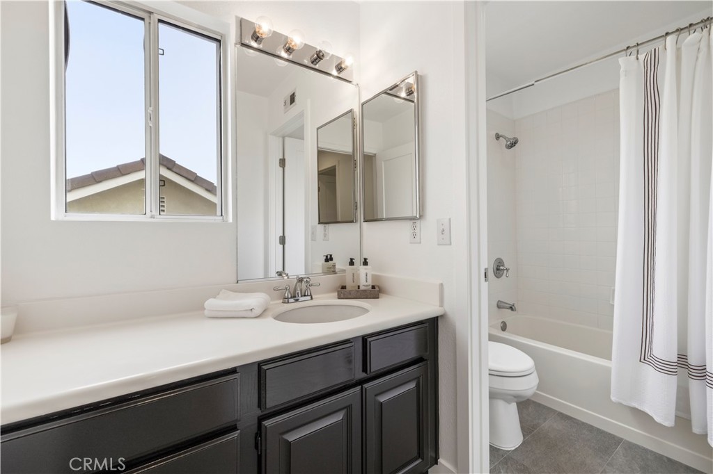 22915 Raintree Lane Saugus, CA 91390 - Photo 40 of 70