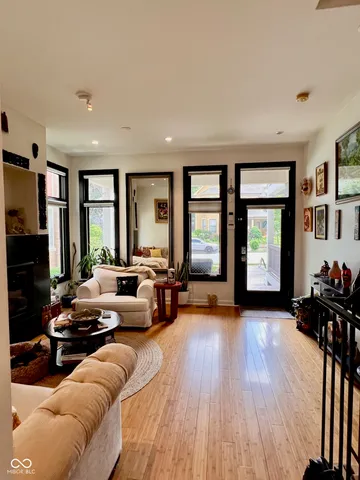 $2,950 | 2126 North Pennsylvania Street, Indianapolis, IN 46202