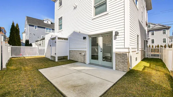 a view of a house with a backyard