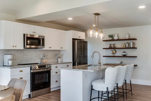 $4,500 | 7223 University, Middleton, WI 53593