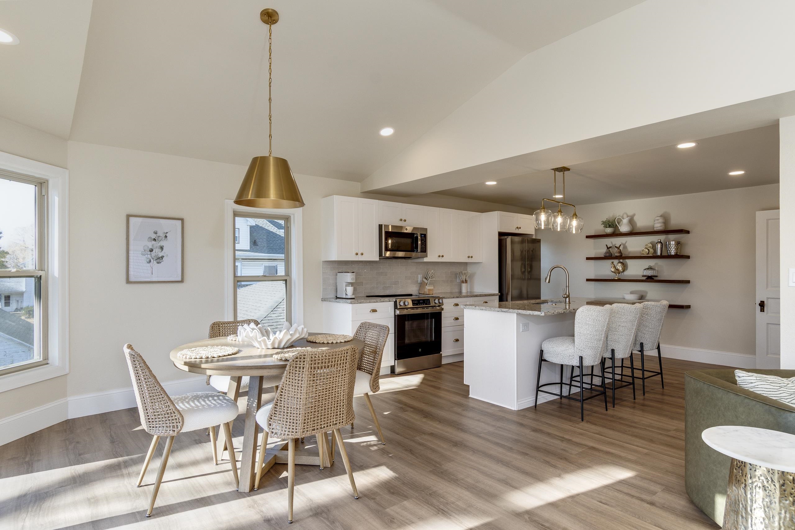 7223 University Middleton, WI 53593 - Photo 6 of 38