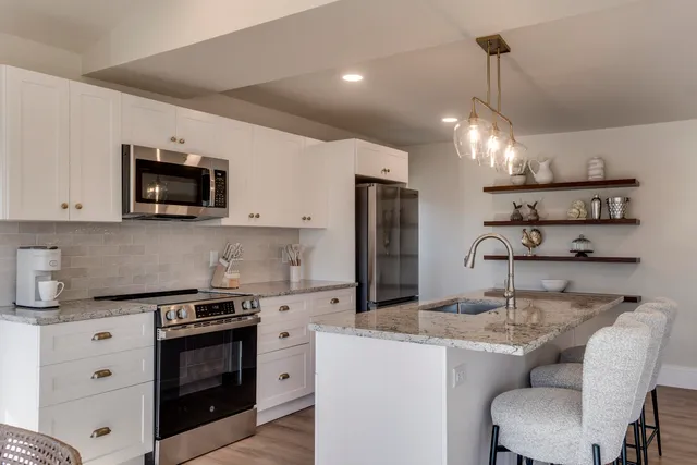 $4,500 | 7223 University, Middleton, WI 53593