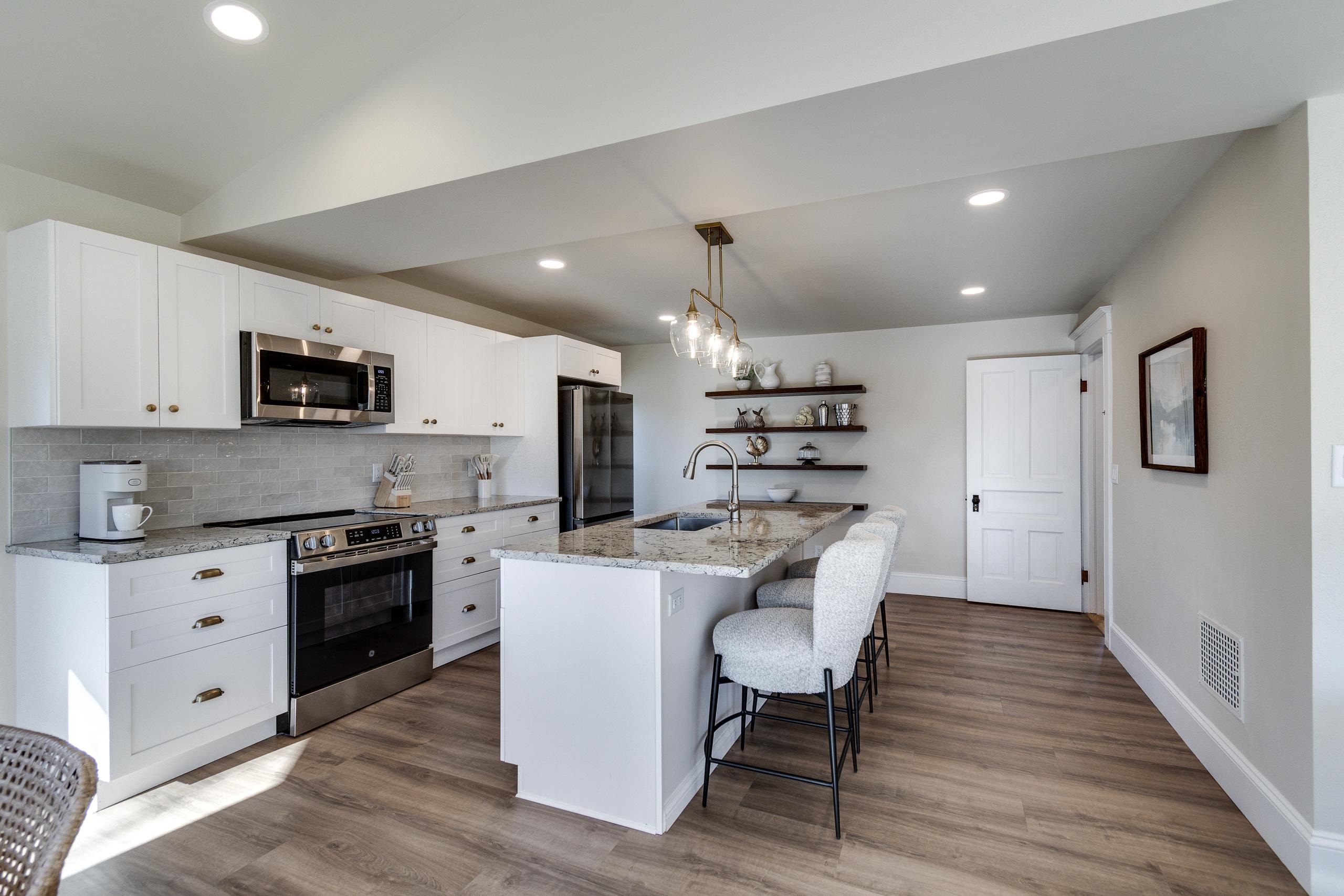 7223 University Middleton, WI 53593 - Photo 8 of 38