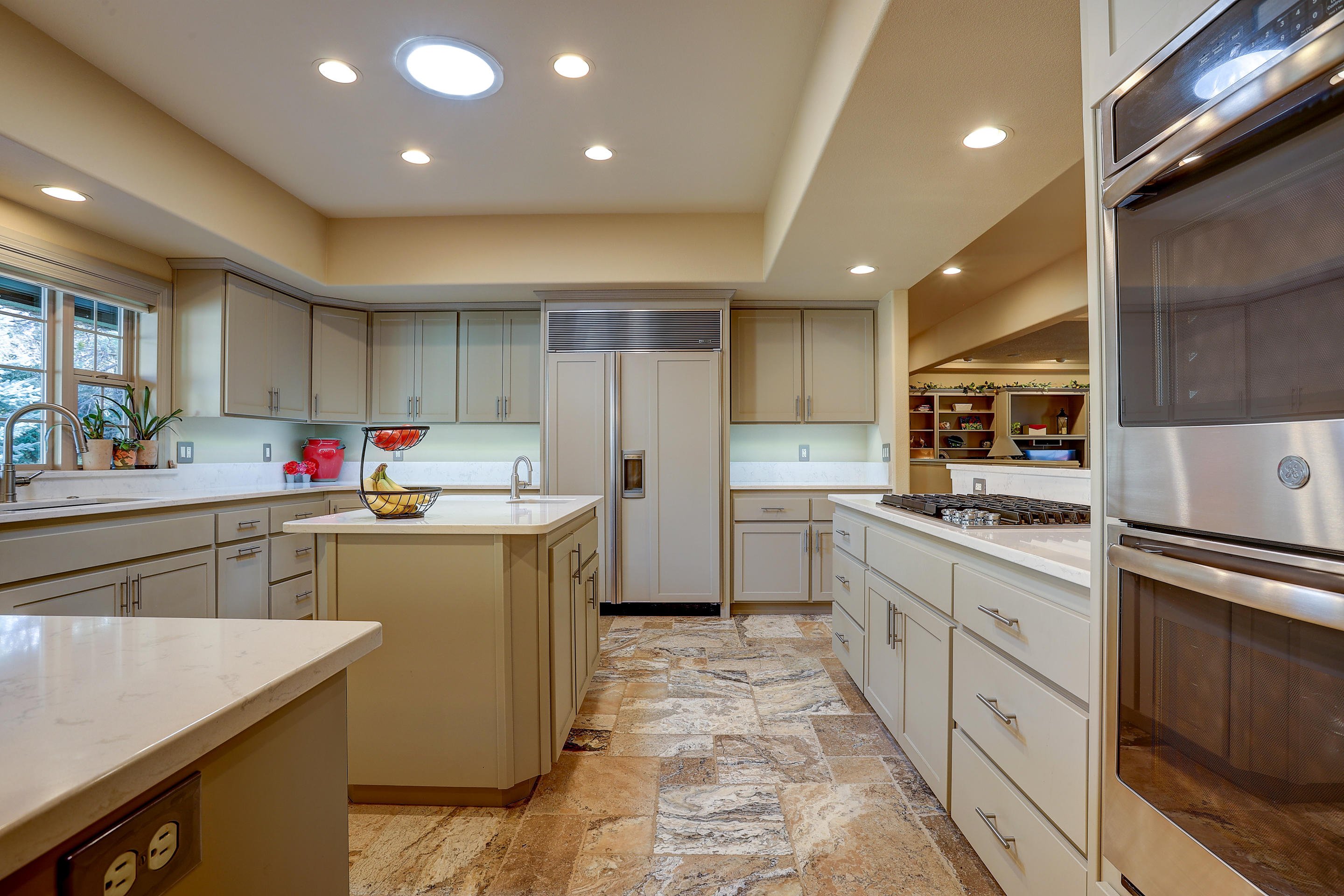 61267 Benham Road Bend, OR 97702 - Photo 8 of 49 Kitchen