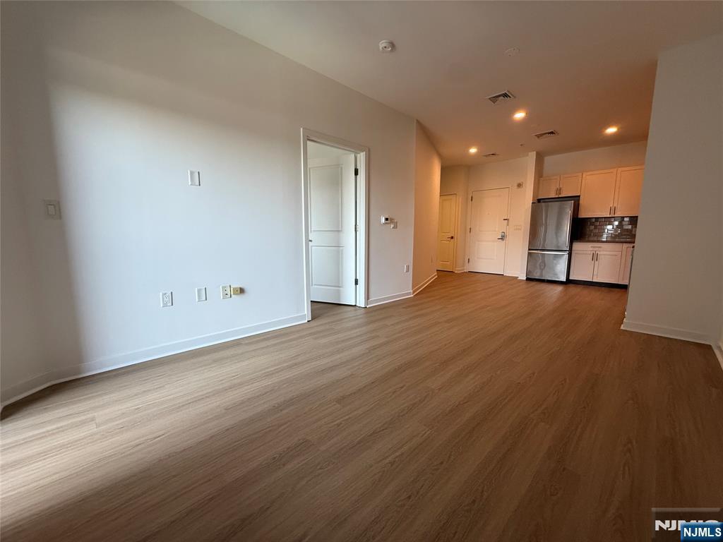 2050 North Central Road, Unit 801 Fort Lee, NJ 07024 - Photo 4 of 18