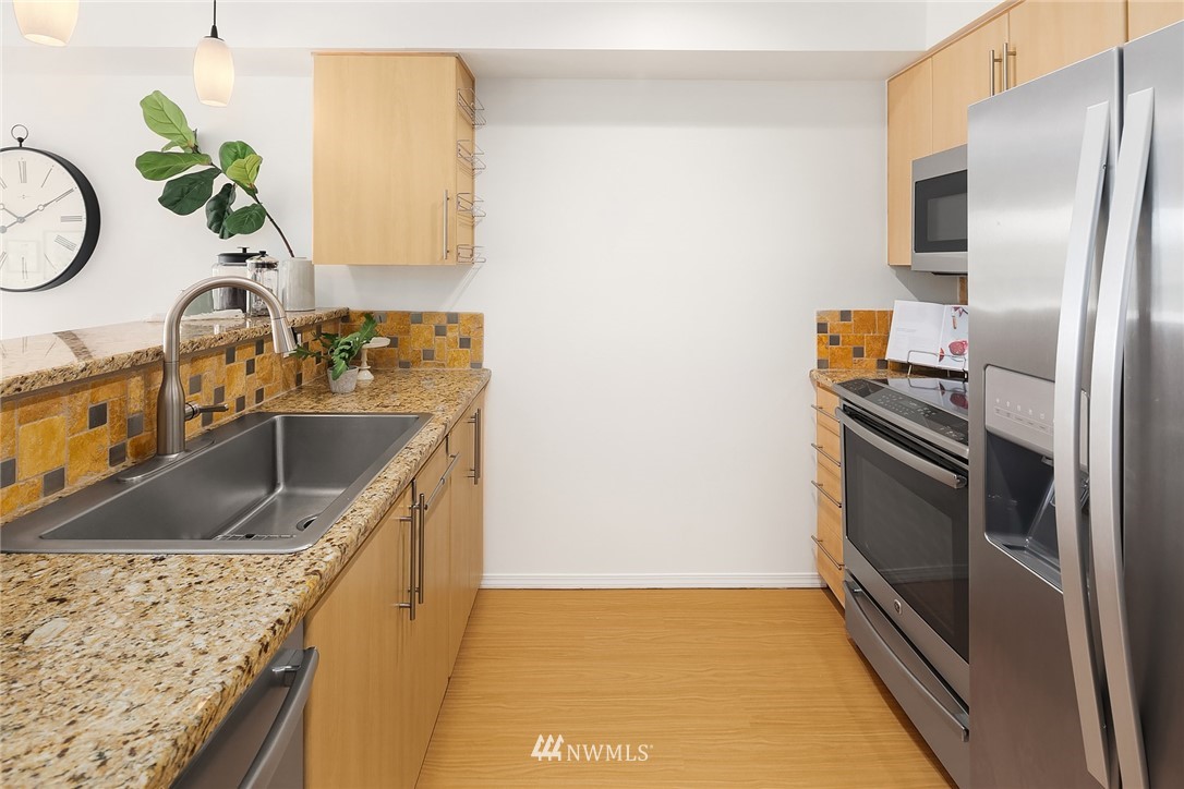 424 North 85th Street, Unit 308 Seattle, WA 98103 - Photo 8 of 31