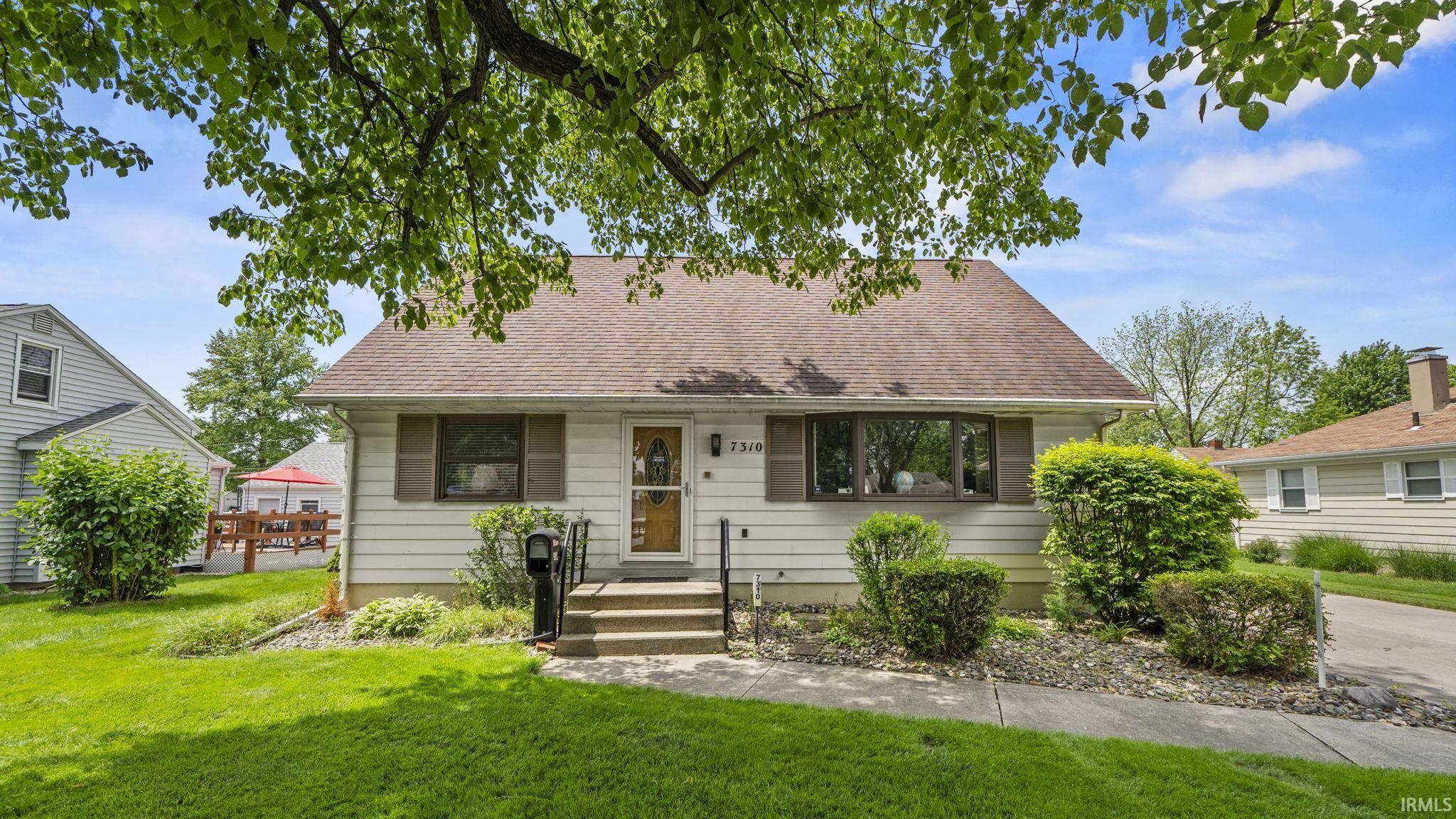 7310 Bluffton Road Fort Wayne, IN 46809 - Photo 2 of 36