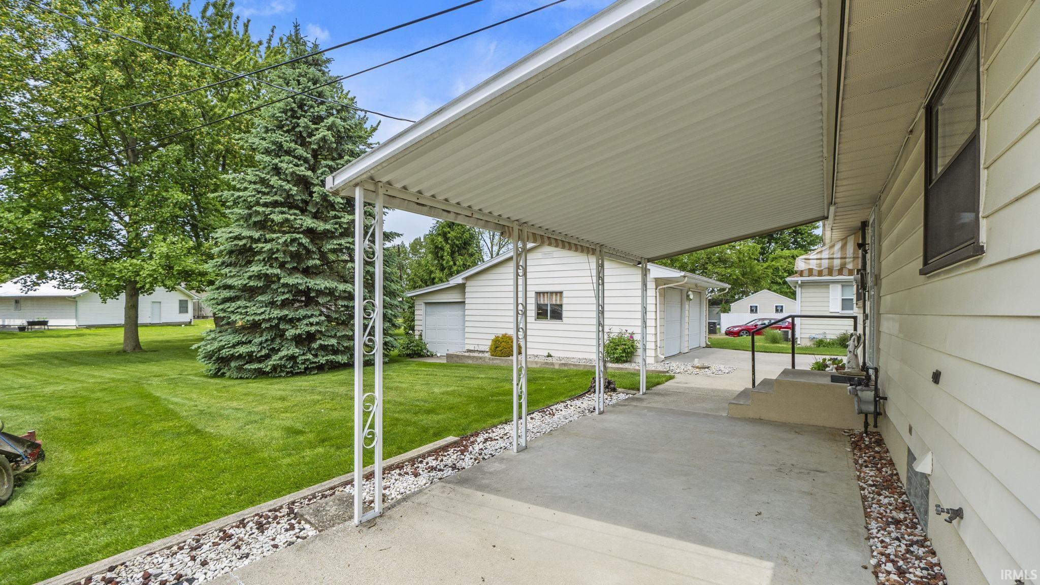 7310 Bluffton Road Fort Wayne, IN 46809 - Photo 9 of 36