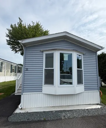 $2,200 | 466 Newbury Street, Unit 11, Danvers, MA 01923