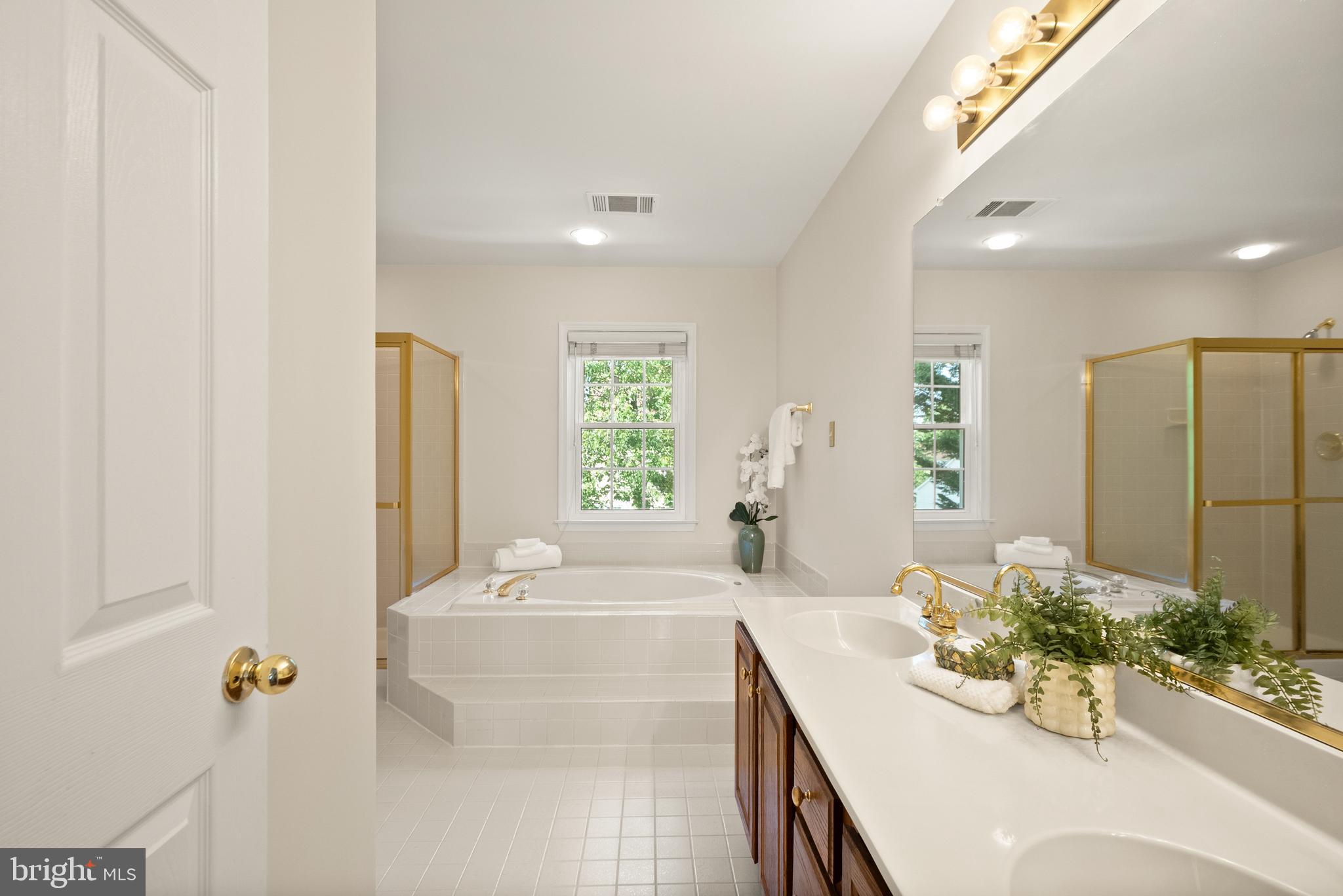 2614 Iron Forge Road Oak Hill, VA 20171 - Photo 29 of 48 En-suite bathroom