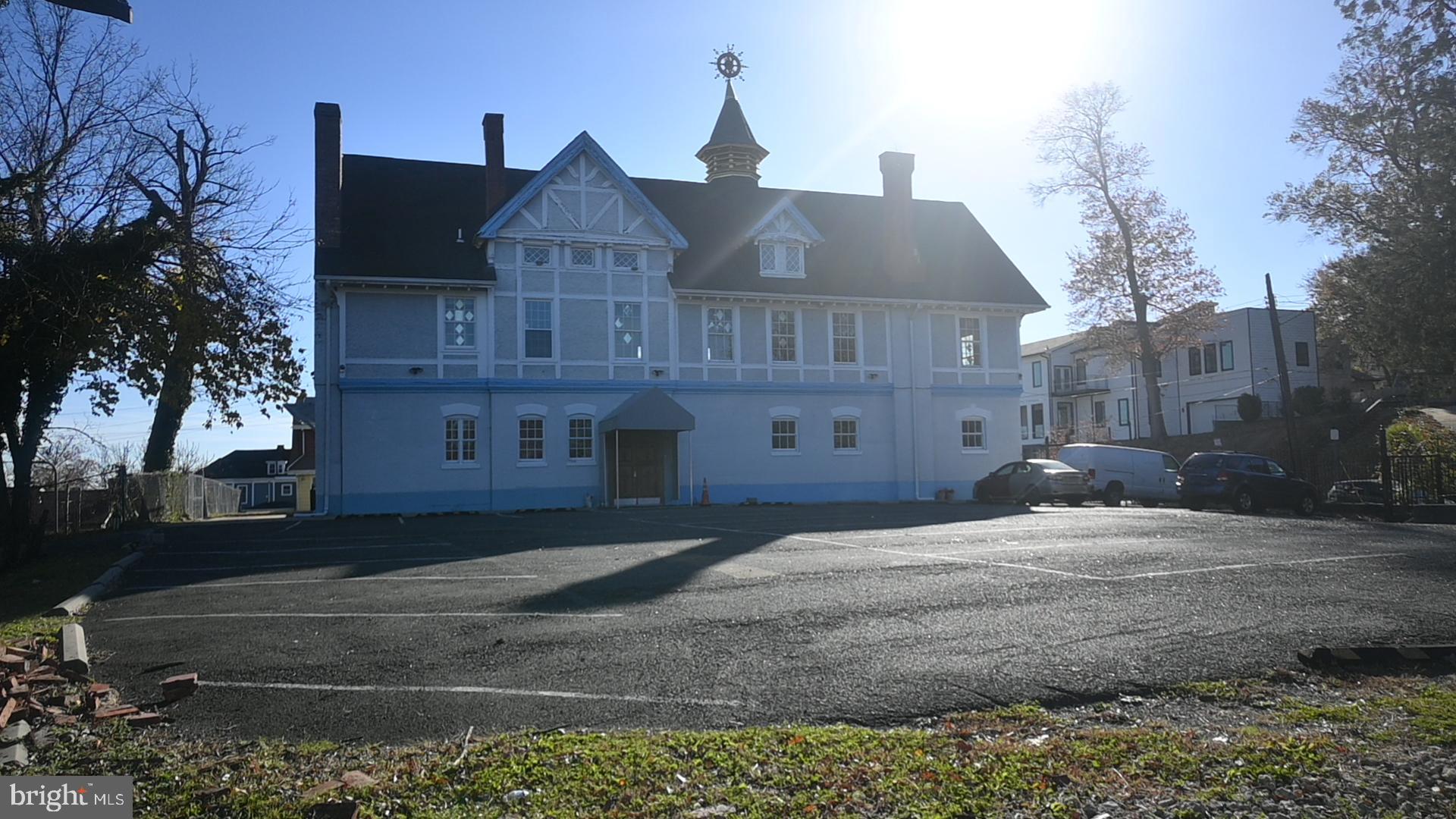 W Street Northeast Washington, DC 20018 - Photo 5 of 5 a front view of house with yard