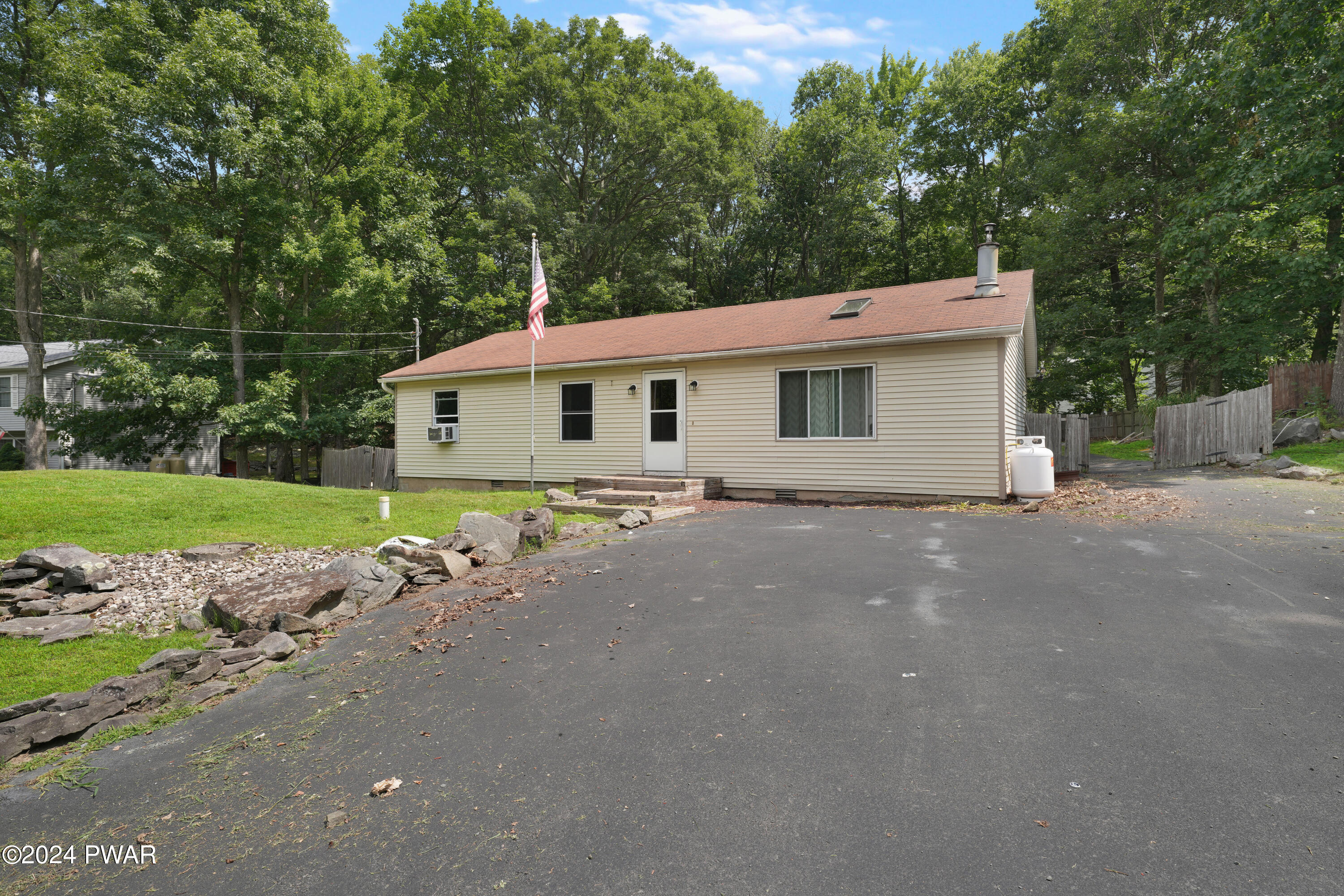 155 Gold Key Road Milford, PA 18337 - Photo 5 of 24 LEX00313