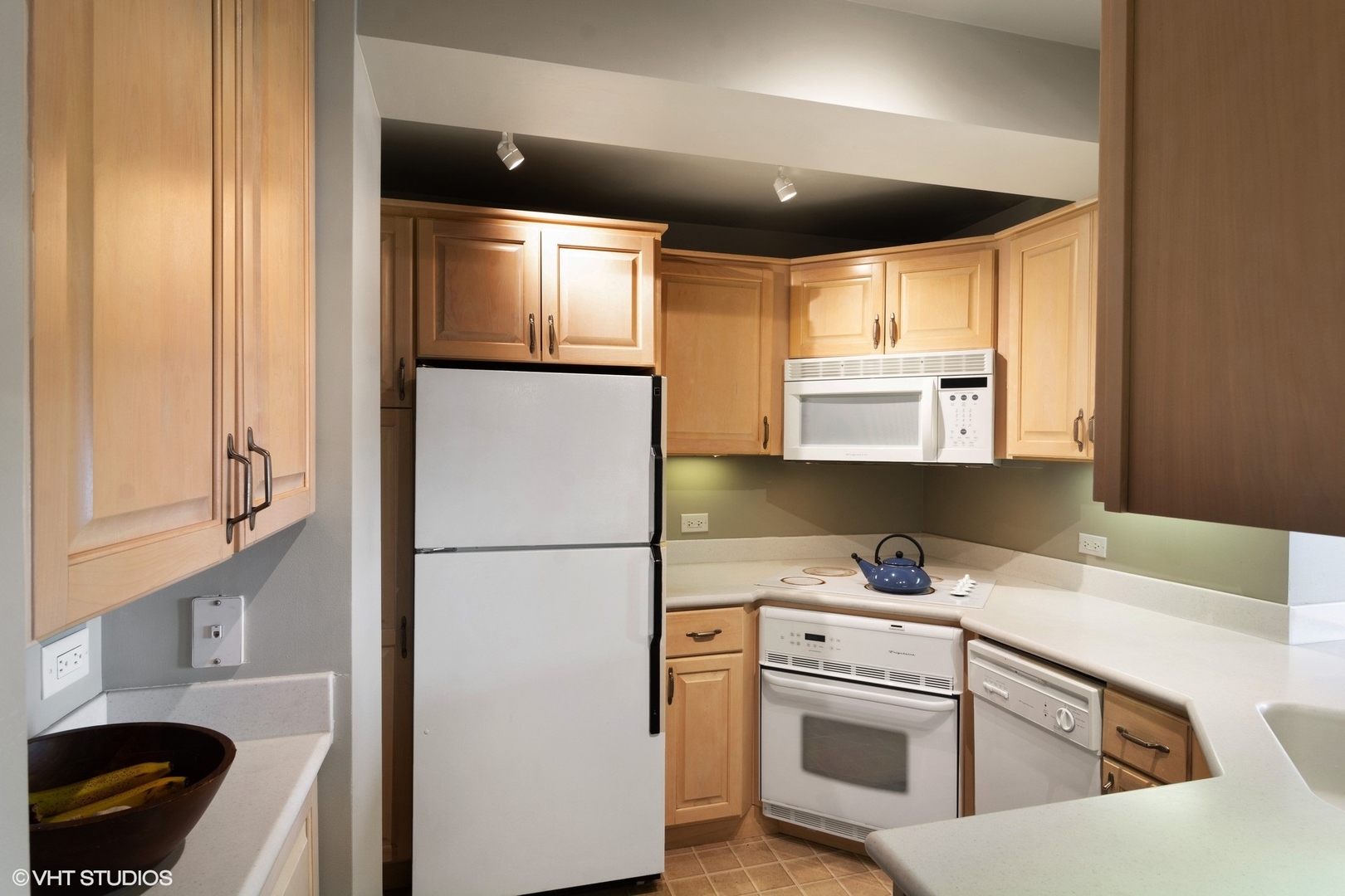 2909 North Sheridan Road, Unit 1402 Chicago, IL 60657 - Photo 7 of 15 a kitchen with a refrigerator and a sink