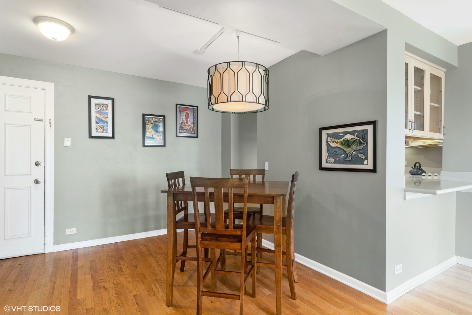 2909 North Sheridan Road, Unit 1402 Chicago, IL 60657 - Photo 9 of 15 a view of a dining room with furniture and wooden floor