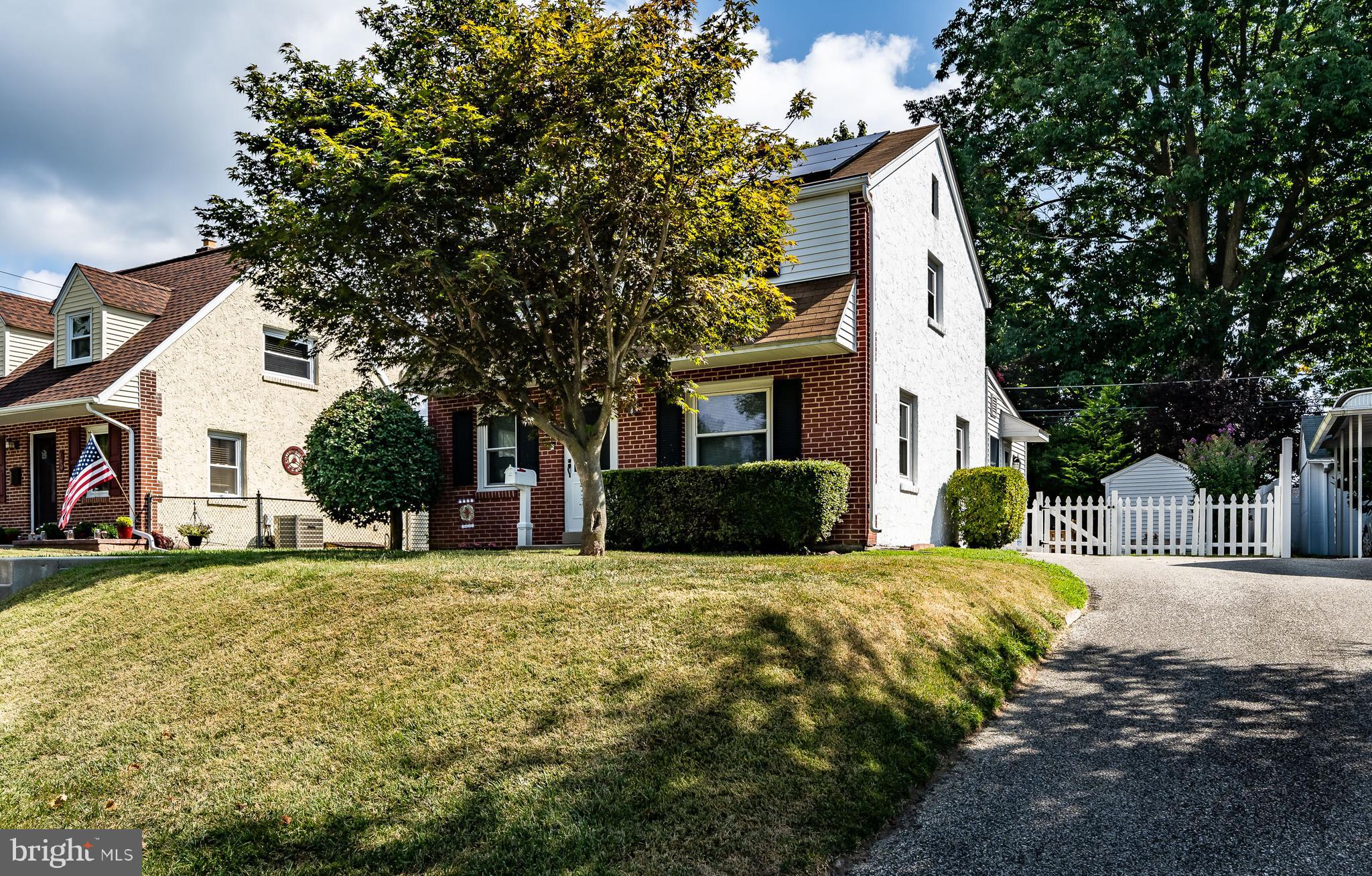 876 Cricket Road Secane, PA 19018 - Photo 3 of 37 Side view of shared driveway