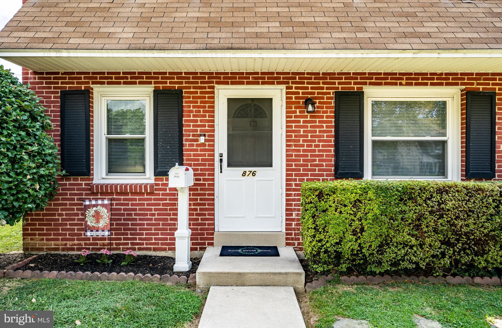 876 Cricket Road Secane, PA 19018 - Photo 4 of 37 Front close up view
