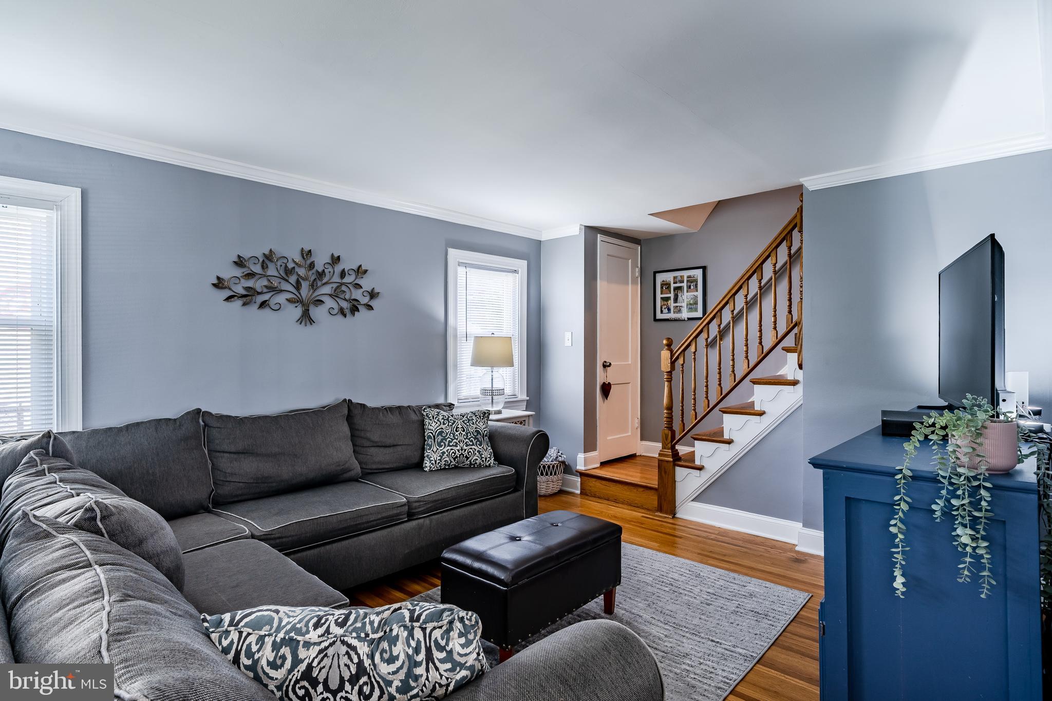 876 Cricket Road Secane, PA 19018 - Photo 6 of 37 Living room view from entrance