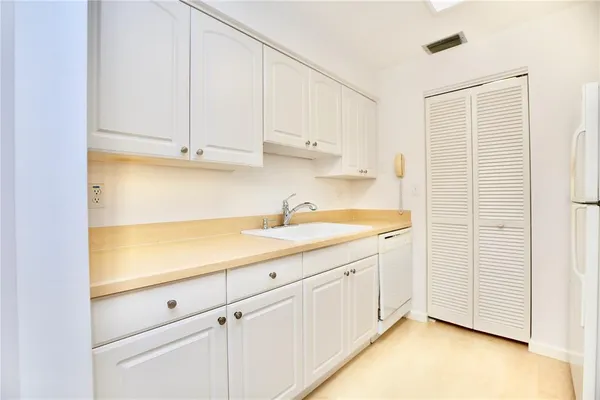$199,000 | 1713 Belleair Forest Drive, Unit C, Belleair, FL 33756