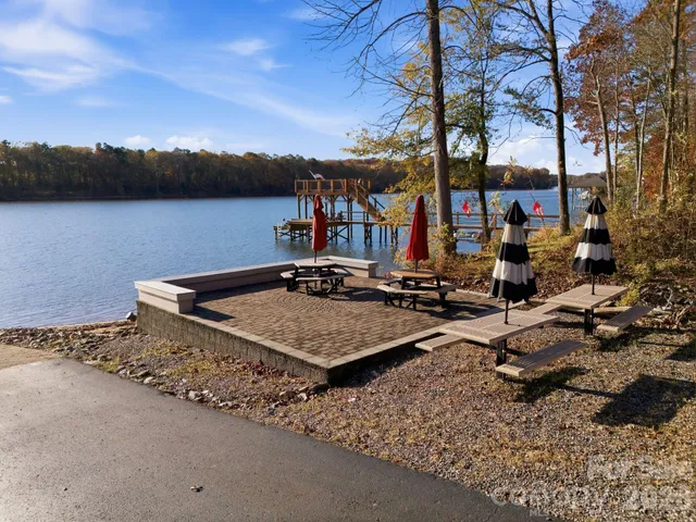 $775,000 | 211 Harbor Ridge Drive, Statesville, NC 28677