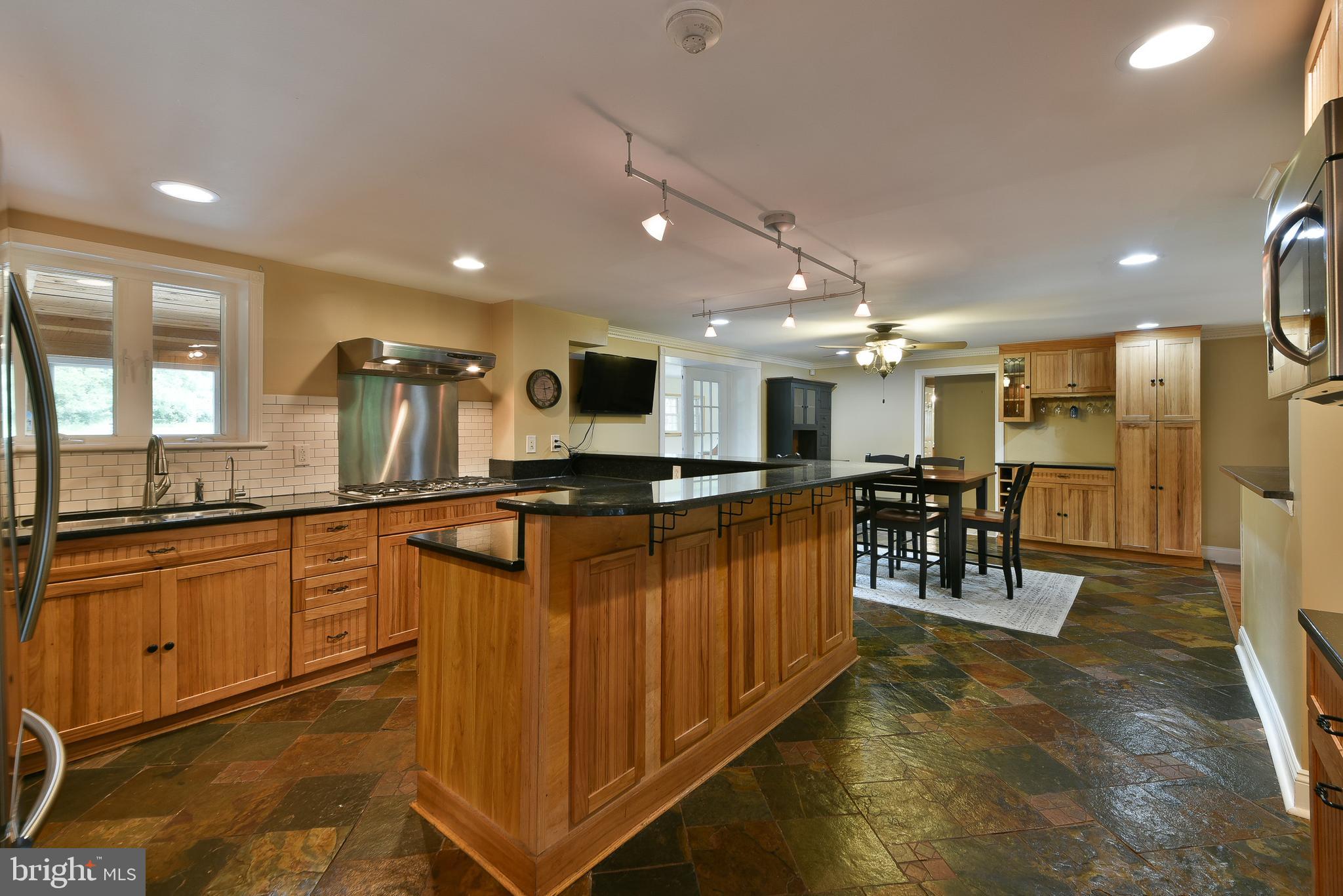 715 Bucks Road Perkasie, PA 18944 - Photo 25 of 55 Tons of Cabinets and Counter Space