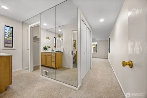 $949,995 | 17442 Northeast 40th Place, Unit D3, Redmond, WA 98052