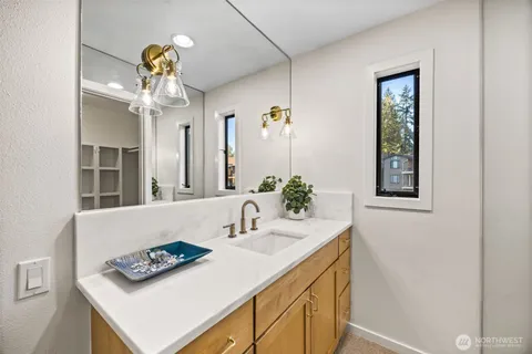 $949,995 | 17442 Northeast 40th Place, Unit D3, Redmond, WA 98052