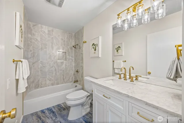 $924,995 | 17442 Northeast 40th Place, Unit D3, Redmond, WA 98052