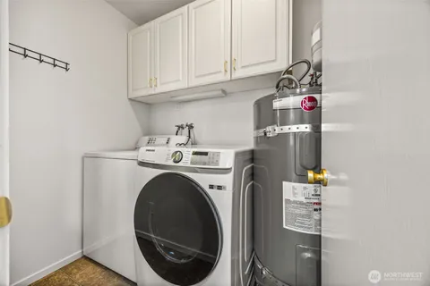 $949,995 | 17442 Northeast 40th Place, Unit D3, Redmond, WA 98052