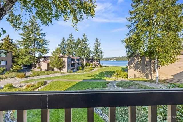 $924,995 | 17442 Northeast 40th Place, Unit D3, Redmond, WA 98052