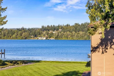 $949,995 | 17442 Northeast 40th Place, Unit D3, Redmond, WA 98052