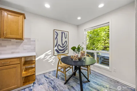 $949,995 | 17442 Northeast 40th Place, Unit D3, Redmond, WA 98052