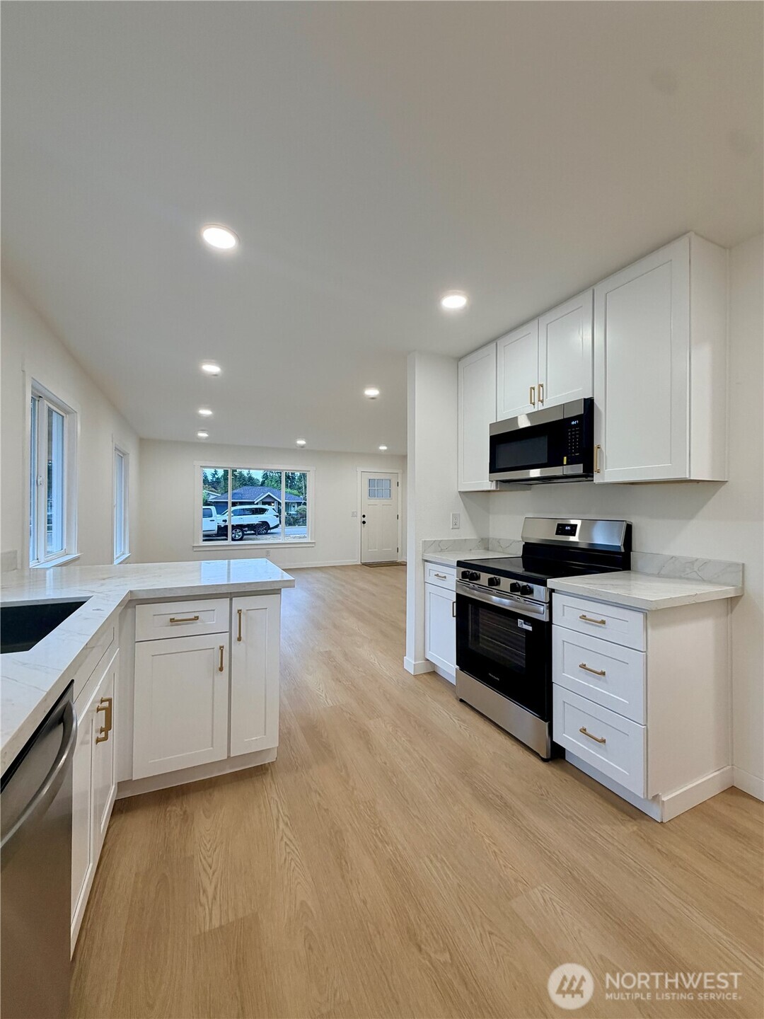 2405 Northeast 10th Street Renton, WA 98056 - Photo 19 of 32 Gallery Image 19