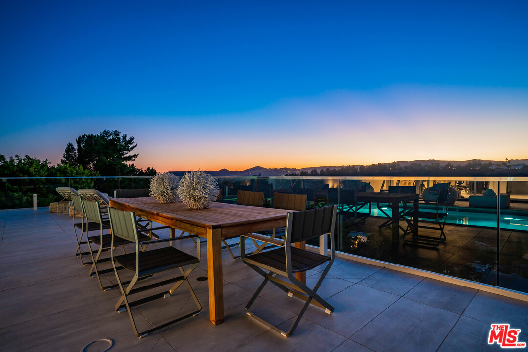 2391 Roscomare Road, Unit 103 Los Angeles, CA 90077 - Photo 28 of 32 a view of a balcony with chairs