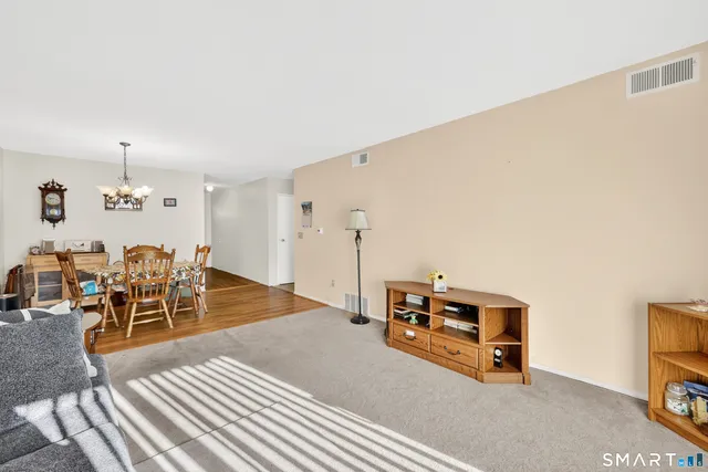 $199,900 | E6 Bradley Circle, Unit 6, Enfield, CT 06082