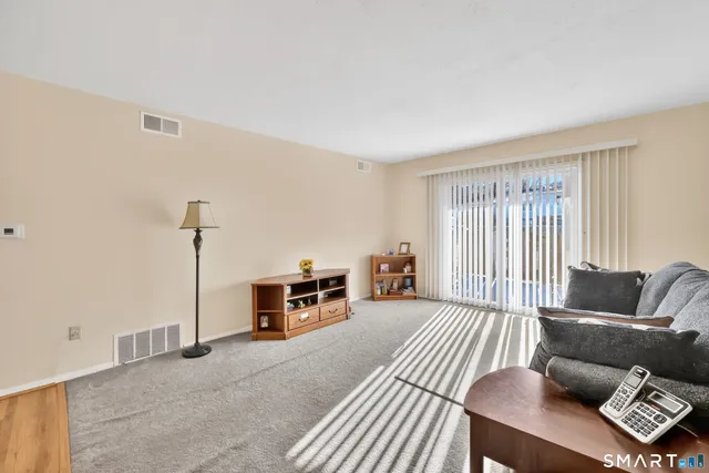 $199,900 | E6 Bradley Circle, Unit 6, Enfield, CT 06082