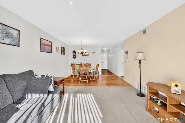 $199,900 | E6 Bradley Circle, Unit 6, Enfield, CT 06082