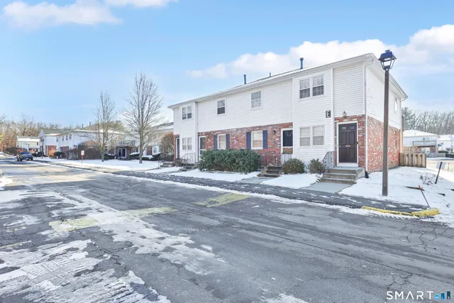 $199,900 | E6 Bradley Circle, Unit 6, Enfield, CT 06082