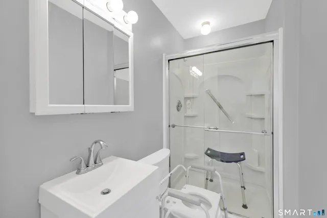 $199,900 | E6 Bradley Circle, Unit 6, Enfield, CT 06082