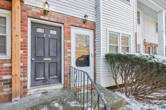 $199,900 | E6 Bradley Circle, Unit 6, Enfield, CT 06082