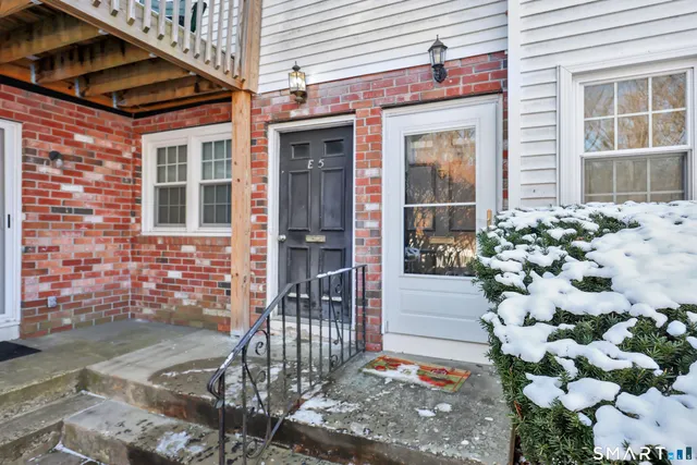 $199,900 | E6 Bradley Circle, Unit 6, Enfield, CT 06082