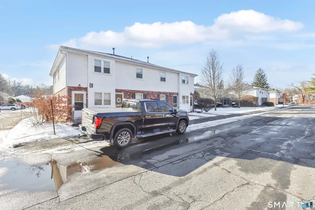 $199,900 | E6 Bradley Circle, Unit 6, Enfield, CT 06082
