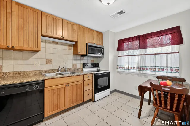 $199,900 | E6 Bradley Circle, Unit 6, Enfield, CT 06082