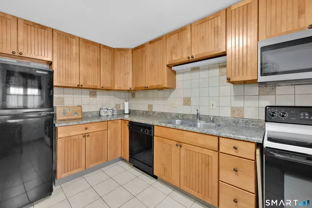 $199,900 | E6 Bradley Circle, Unit 6, Enfield, CT 06082