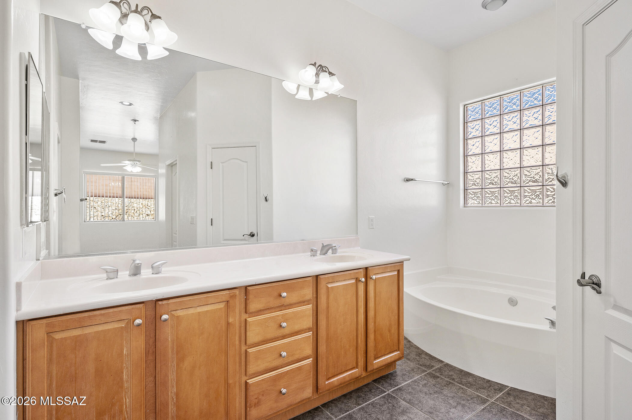 1053 South Seldon Place Vail, AZ 85641 - Photo 22 of 45 Master Bath