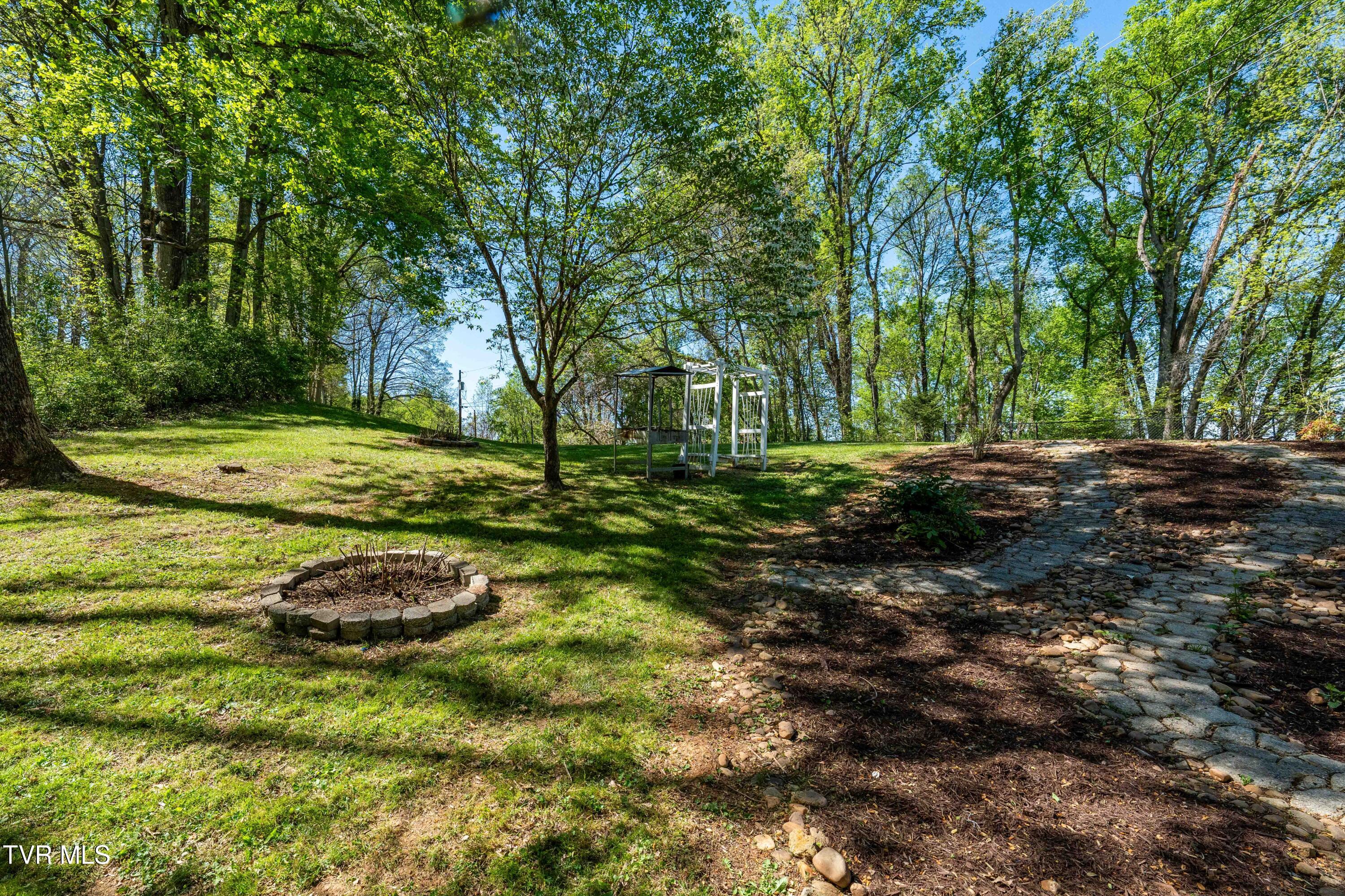 101 Knobb Hill Road Johnson City, TN 37601 - Photo 76 of 117 101 Knobb Hill Rd (59 of 118)