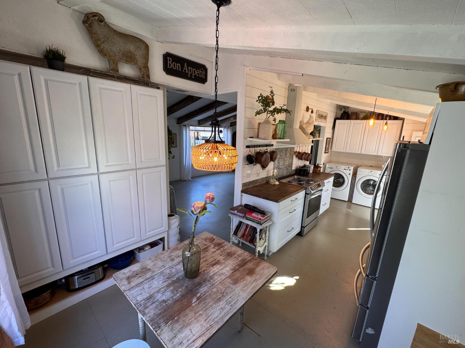 52 Oakstone Court, Unit 52 Santa Rosa, CA 95409 - Photo 13 of 49 a living room with furniture and a window