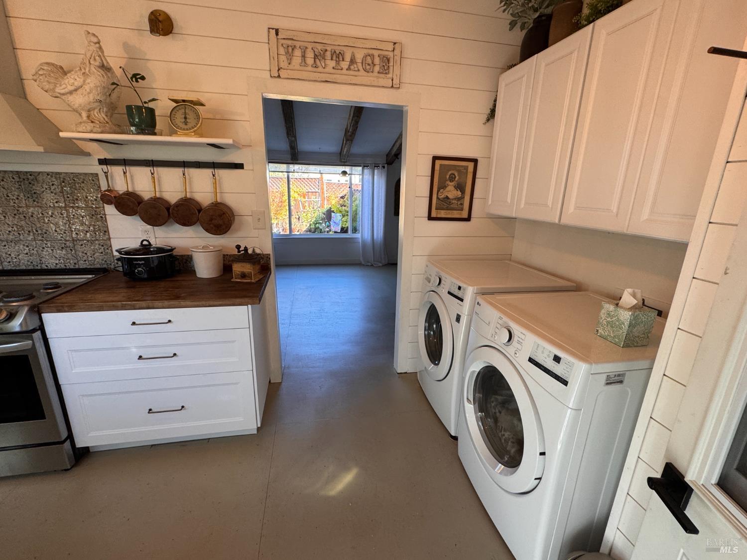 52 Oakstone Court, Unit 52 Santa Rosa, CA 95409 - Photo 17 of 49 a utility room with dryer and washer