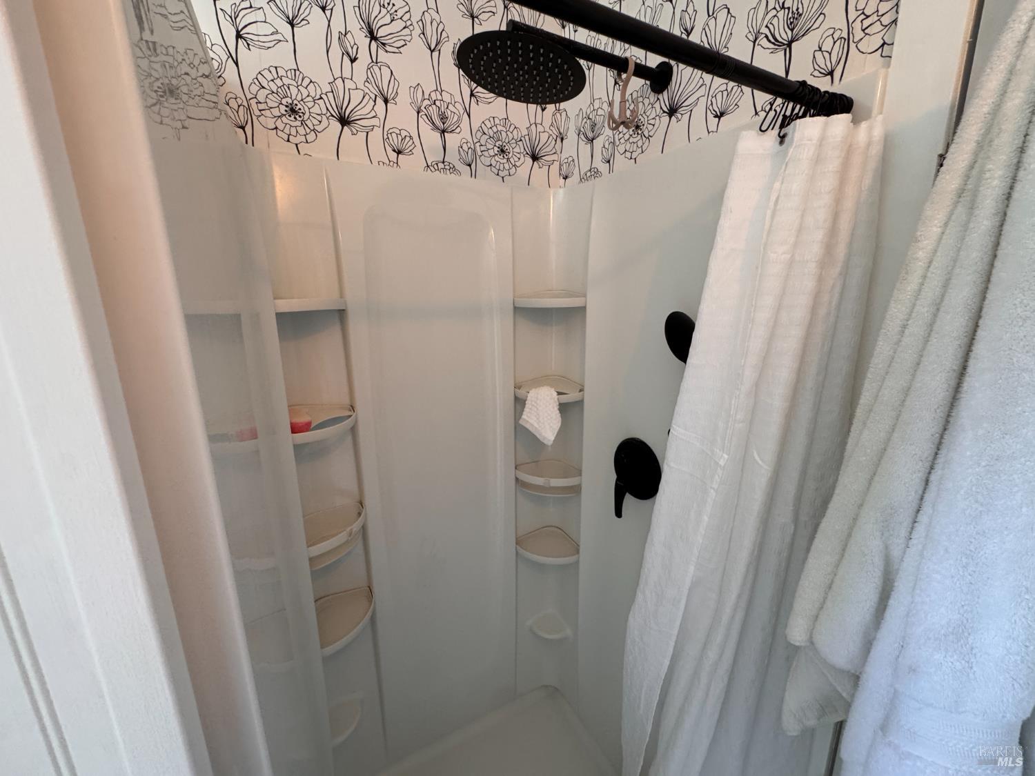 52 Oakstone Court, Unit 52 Santa Rosa, CA 95409 - Photo 28 of 49 a bathroom with a shower